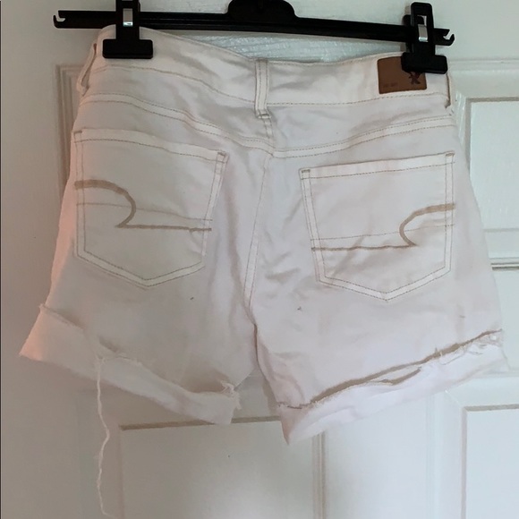 White shorts - Picture 2 of 7